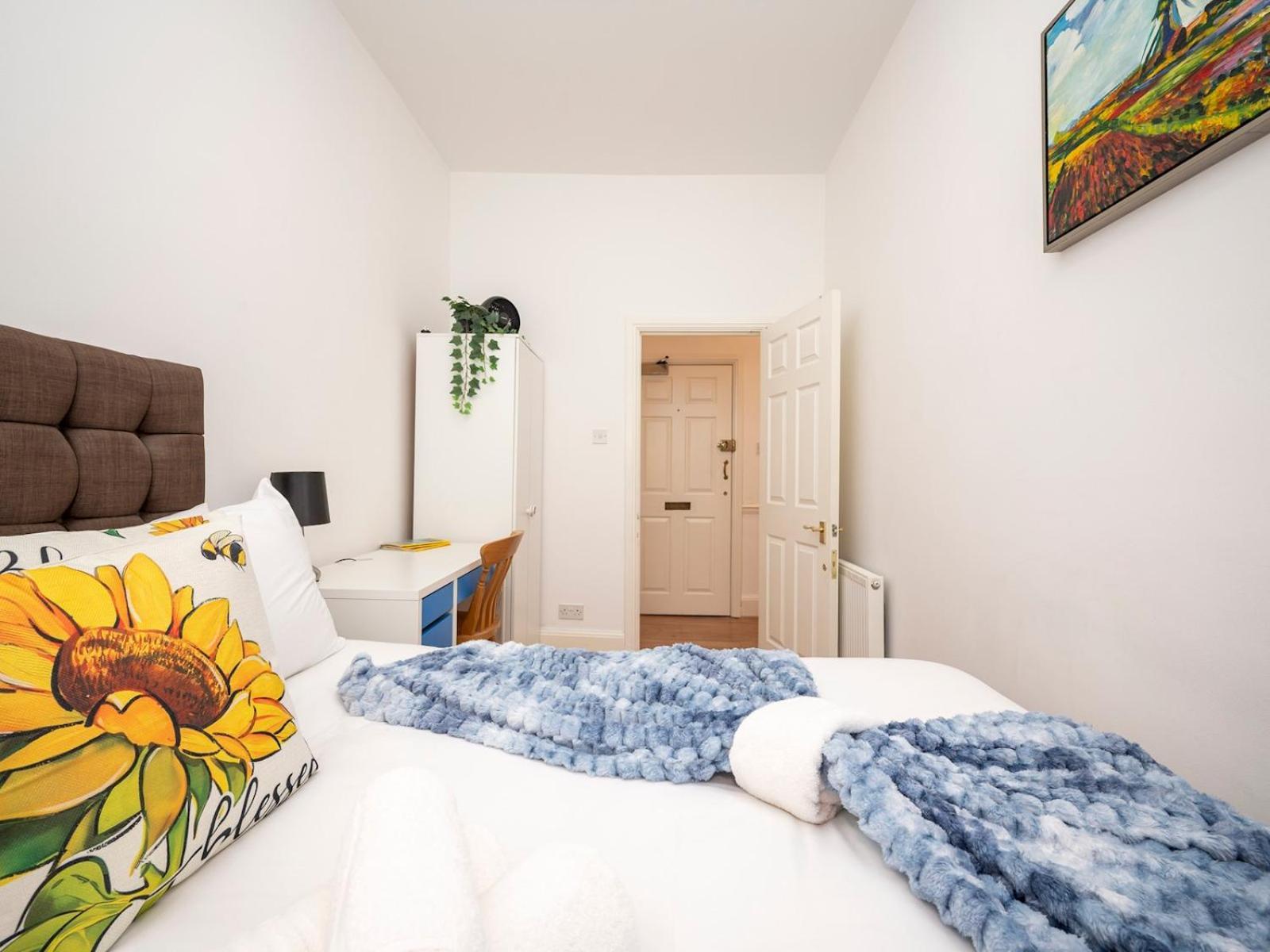Pass The Keys Lovely 2br Flat Near St Paul's Tube Station